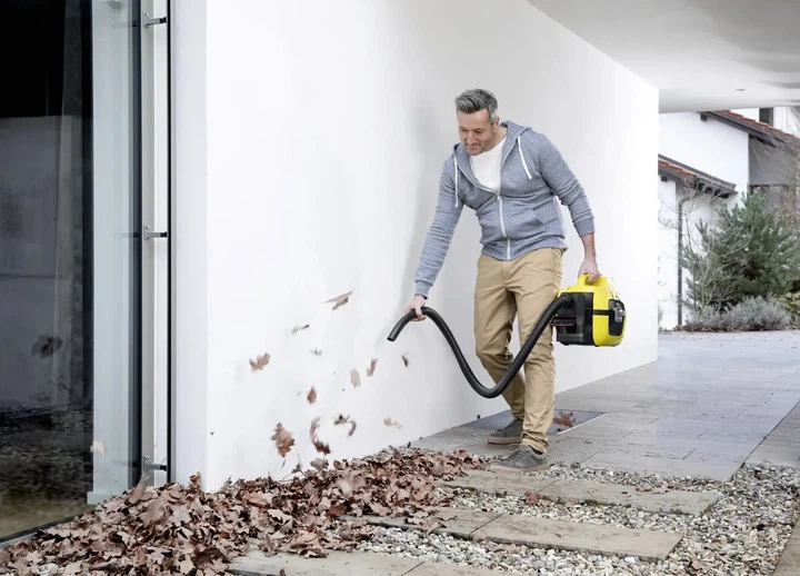 Пилосос професійний Karcher WD 1 Compact Battery, 18В, контейнер 7л, 3,14кг, без АКБ та ЗП (00113519) - Фото 4 Пилосос професійний Karcher WD 1 Compact Battery, 18В, контейнер 7л, 3,14кг, без АКБ та ЗП (00113519) - зображення 4