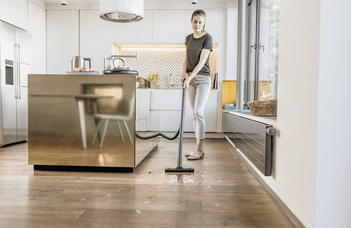 Пилосос професійний Karcher WD 2 PLUS S V-15/4/18, 1000Вт, контейнер 15л, 4,52кг (00110627) - Фото 2 Пилосос професійний Karcher WD 2 PLUS S V-15/4/18, 1000Вт, контейнер 15л, 4,52кг (00110627) - изображение 2