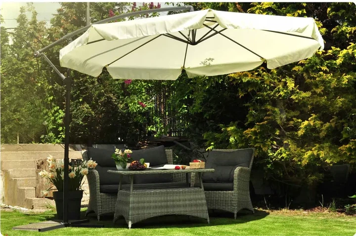 Парасоля садова JUST GARDEN Casablanca 3 м - Бежева, велика кутова парасоля на бічній стійці з нахилом та з вентиляційною системою - відмінний захист від сонця на відпочинку в спекотні дні - зображення 6