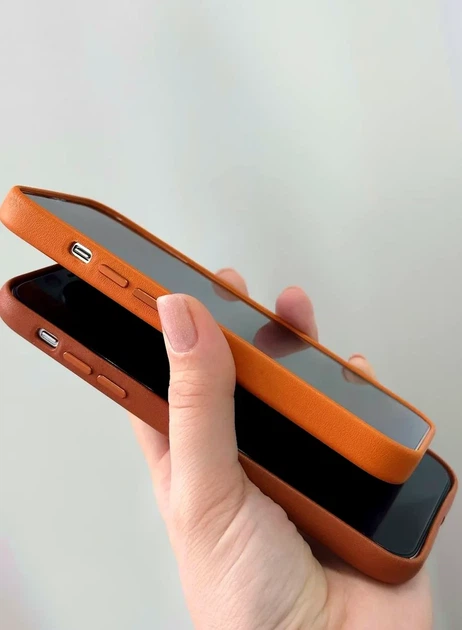 Чохол Leather Case PU з MagSafe для iPhone 16 захисний чорний із мікрофіброю всередині - Фото 4 Чохол Leather Case PU з MagSafe для iPhone 16 захисний чорний із мікрофіброю всередині - зображення 4