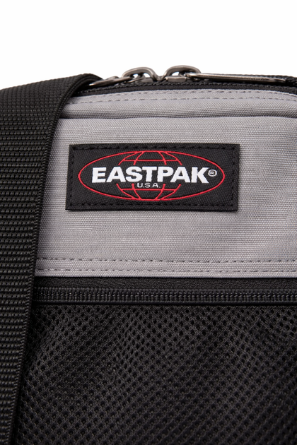 Сумка через плечо Eastpak The One Powr в сером цвете. - Фото 5 Сумка через плечо Eastpak The One Powr в сером цвете. - изображение 5
