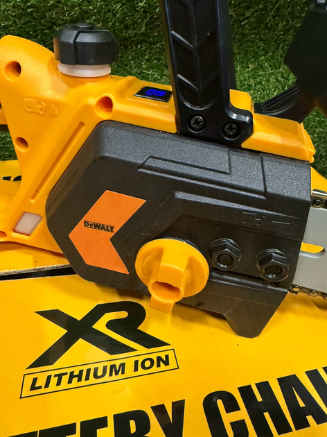 Професійна акумуляторна пила DeWalt DCM575N (48V, 6Ah) Безщіткова пилка АКБ з автозмащенням ланцюга та шиною 40см Девольт - изображение 7