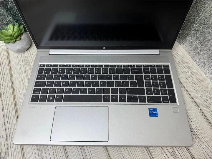 Ноутбук HP ProBook 450 G8 | 15.6" (1920x1080) IPS FHD/Intel Core i5-1135G7/RAM 8 GB/SSD 256 GB USED - Б/В - Фото 5 Ноутбук HP ProBook 450 G8 | 15.6" (1920x1080) IPS FHD/Intel Core i5-1135G7/RAM 8 GB/SSD 256 GB USED - Б/В - зображення 5