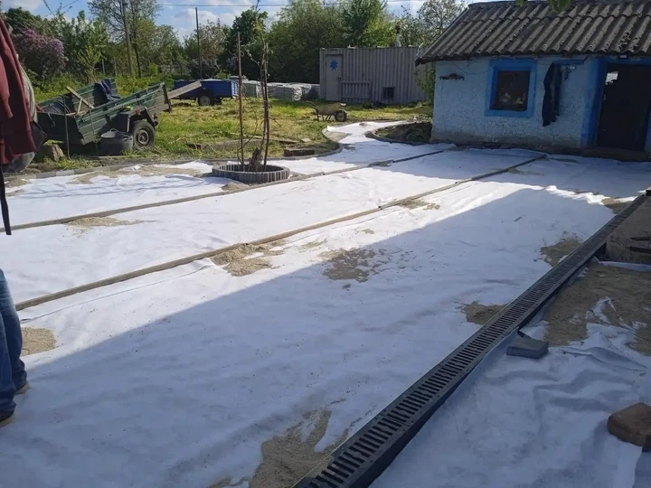 Геотекстиль поліестеровий 110–130 г/м², ширина 1 м, з переробленого волокна - зображення 6