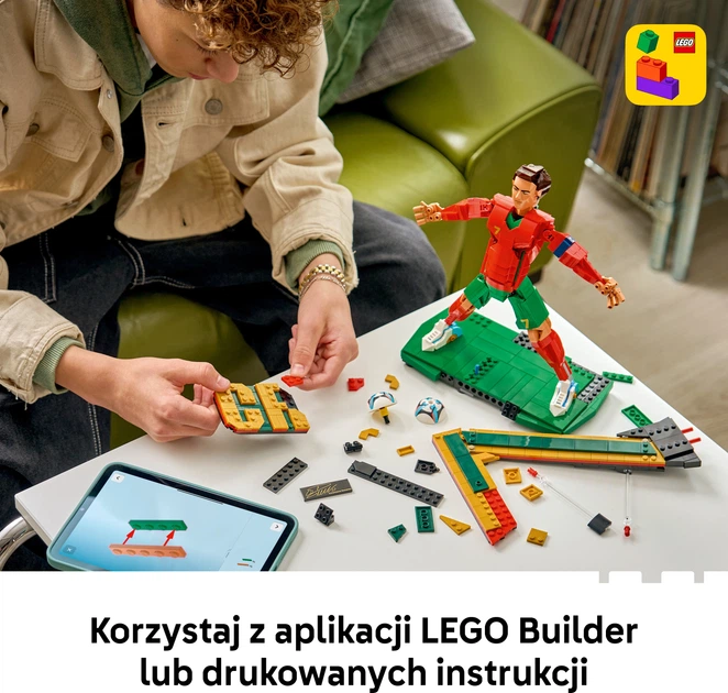 Конструктор LEGO Editions Football Кріштіану Роналду — легенда футболу 854 деталі (43016) - зображення 8
