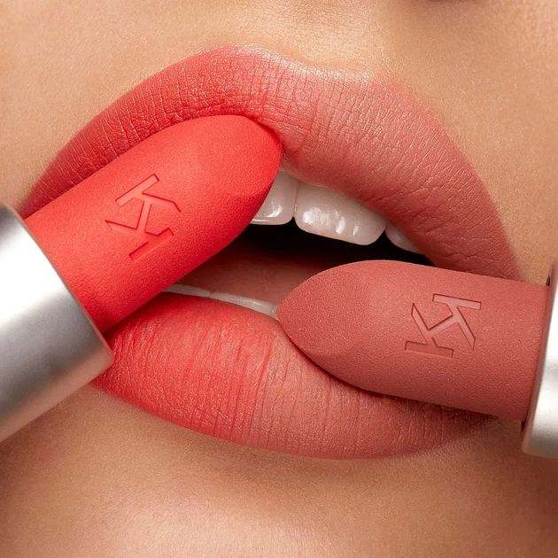 Помада з матовим фінішом Powder Power Lipstick 02-Indian red, 3,5 г - Фото 3 Помада з матовим фінішом Powder Power Lipstick 02-Indian red, 3,5 г - зображення 3