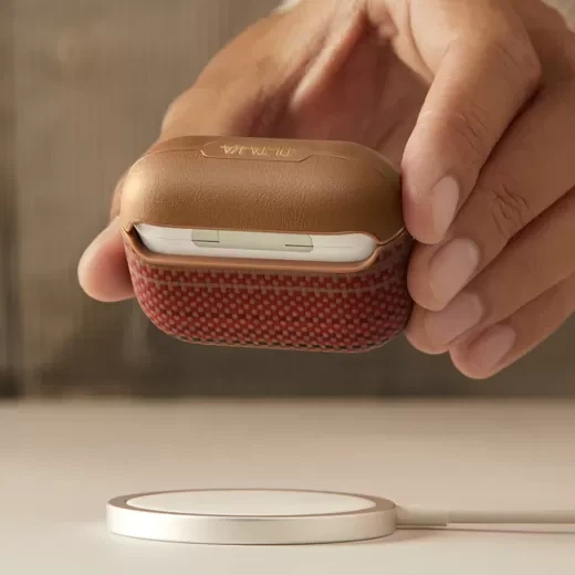 Карбоновий чохол Pitaka Aramid Fiber Magnetic Case Sunset для AirPods Pro 3 (2025) (APM2502) - Фото 5 Карбоновий чохол Pitaka Aramid Fiber Magnetic Case Sunset для AirPods Pro 3 (2025) (APM2502) - зображення 5