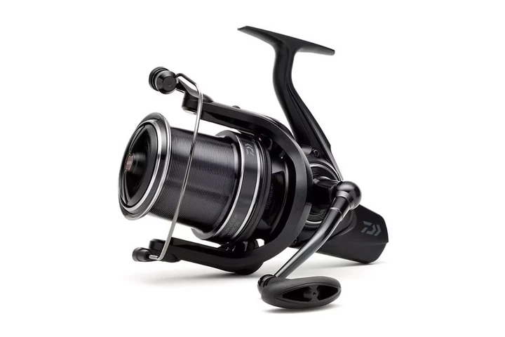 Катушка Daiwa 23 Emblem 45 SCW QD (2106067002) - Фото 1 Катушка Daiwa 23 Emblem 45 SCW QD (2106067002) - изображение 1