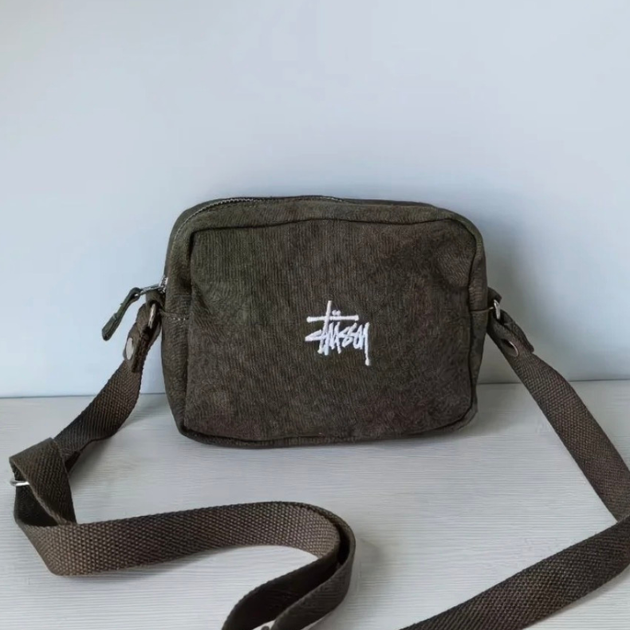 Сумка через плече Stussy Canvas з бавовни, хакі - Фото 1 Сумка через плече Stussy Canvas з бавовни, хакі - зображення 1