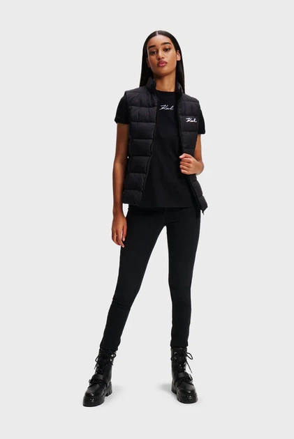 Жіночий чорний жилет LIGHTWEIGHT PUFFER GILET Karl Lagerfeld 40 246W1512 - Фото 2 Жіночий чорний жилет LIGHTWEIGHT PUFFER GILET Karl Lagerfeld 40 246W1512 - зображення 2