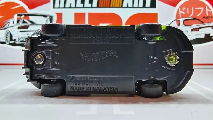 Машинка Базовая Hot Wheels '16 Lamborghini Centenario Roadster Exotics 1:64 JJK74 Green - изображение 6