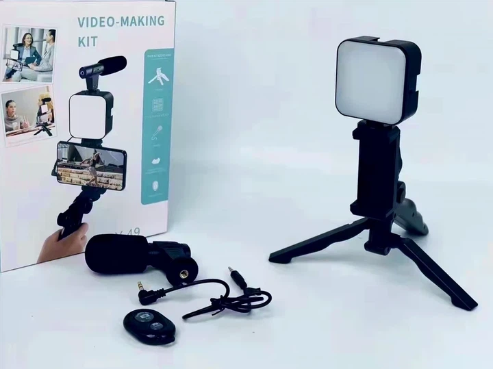 Набір Blog Station AY-49 Black мікрофон LED підсвічування трипод Bluetooth кнопка для запису відео та фото - Фото 3 Набір Blog Station AY-49 Black мікрофон LED підсвічування трипод Bluetooth кнопка для запису відео та фото - зображення 3