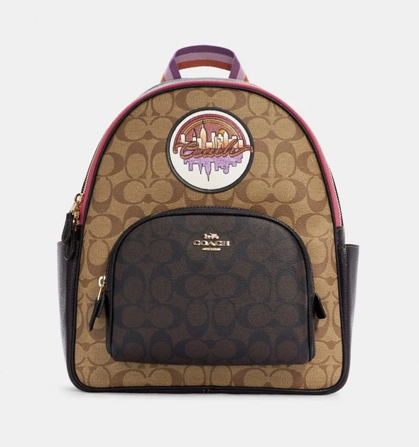 Жіночий рюкзак Coach Court Blocked Signature Canvas Backpack With Souvenir Patches C6920 - Фото 1 Жіночий рюкзак Coach Court Blocked Signature Canvas Backpack With Souvenir Patches C6920 - зображення 1