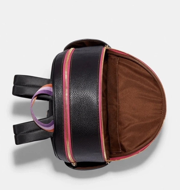Жіночий рюкзак Coach Court Blocked Signature Canvas Backpack With Souvenir Patches C6920 - Фото 3 Жіночий рюкзак Coach Court Blocked Signature Canvas Backpack With Souvenir Patches C6920 - зображення 3