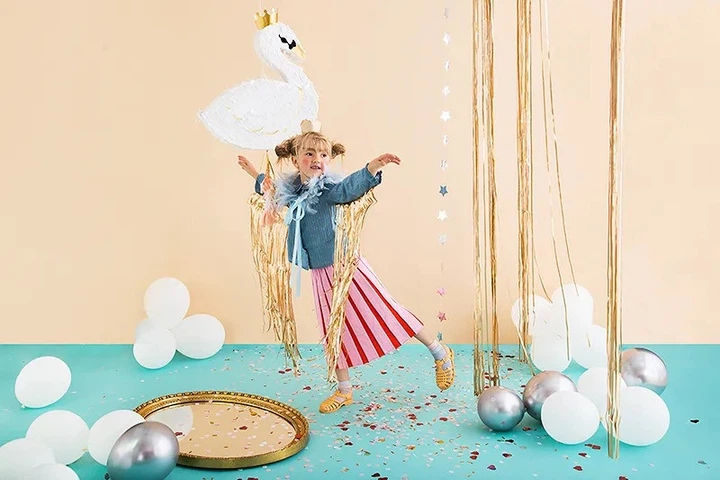 Piniata PartyDeco Łabędź 43.5 x 49.5 x 9 cm (5900779130982) - obraz 4