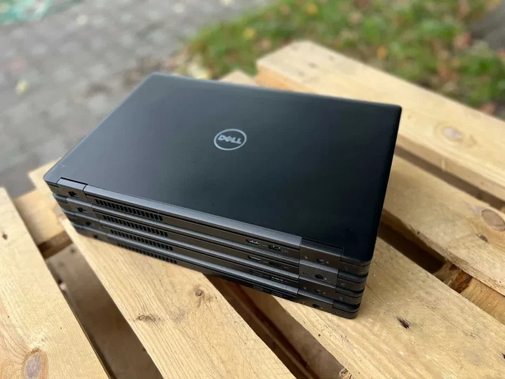 Ноутбук Dell Latitude 5580 / 15.6" (1920х1080) IPS / Intel Core i3-7100U (2 (4) ядра по 2.4 GHz) / 8 GB DDR4 / 128 GB SSD / Intel HD Graphics 620 / WebCam / Win 10 Pro - Б/В - Фото 8 Ноутбук Dell Latitude 5580 / 15.6" (1920х1080) IPS / Intel Core i3-7100U (2 (4) ядра по 2.4 GHz) / 8 GB DDR4 / 128 GB SSD / Intel HD Graphics 620 / WebCam / Win 10 Pro - Б/В - зображення 8