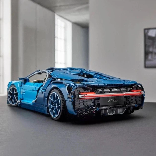 Конструктор Бугатті Technic Bugatti Chiron гоночна машина на 4031 деталь масштаб 1:8 - изображение 2