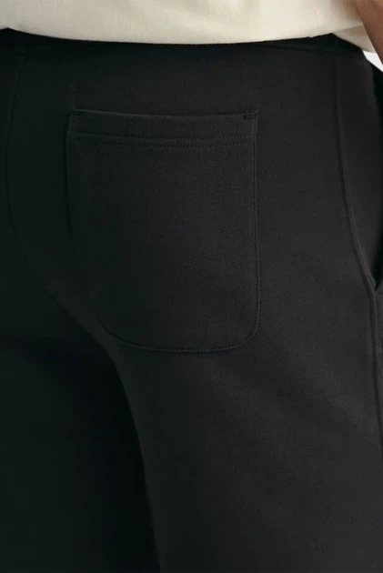 Чоловічі чорні шорти REG SHIELD SWEAT Gant L 2009027 - Фото 6 Чоловічі чорні шорти REG SHIELD SWEAT Gant L 2009027 - зображення 6