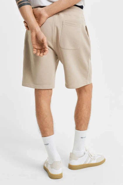 Чоловічі бежеві шорти REG SHIELD SWEAT SHORTS Gant L 2009027 - Фото 3 Чоловічі бежеві шорти REG SHIELD SWEAT SHORTS Gant L 2009027 - изображение 3