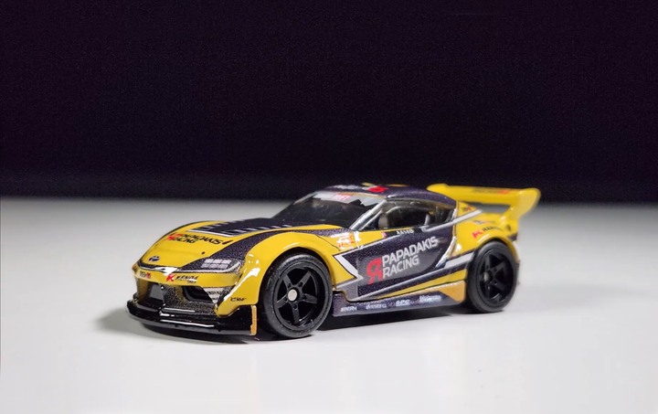 Машинка Premium 2шт Hot Wheels '20 Toyota GR Supra Trueno та Fleet Street Team Transport 1:64 JHX87 Yellow - зображення 6