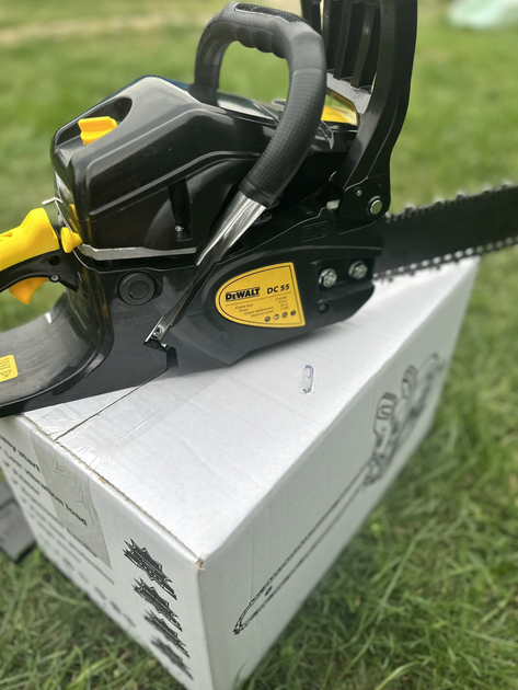 Потужна ланцюгова бензинова пила DeWalt DC52 Міцна бензопила Девольт з об"ємом двигуна 52 куб і шина 45 см - изображение 3