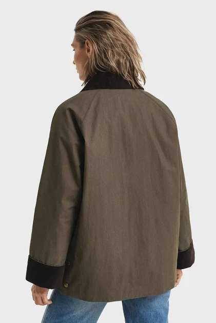 Жіноча темно-зелена вощана куртка WAXED COTTON BARN Gant M 4700382 - Фото 3 Жіноча темно-зелена вощана куртка WAXED COTTON BARN Gant M 4700382 - изображение 3