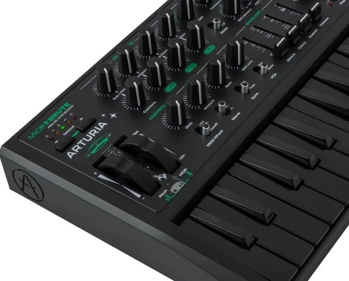Syntezator Arturia MicroBrute UFO Edition - obraz 5