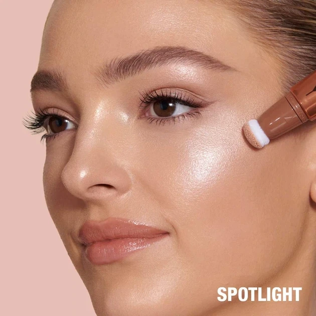 Хайлайтер для лица Charlotte Tilbury Beauty Highlighter Wand Spotlight 12 мл - Фото 4 Хайлайтер для лица Charlotte Tilbury Beauty Highlighter Wand Spotlight 12 мл - изображение 4