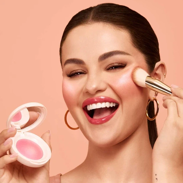 Рум'яна Rare Beauty by Selena Gomez Soft Pinch Luminous Powder Blush Happy - Фото 4 Рум'яна Rare Beauty by Selena Gomez Soft Pinch Luminous Powder Blush Happy - зображення 4