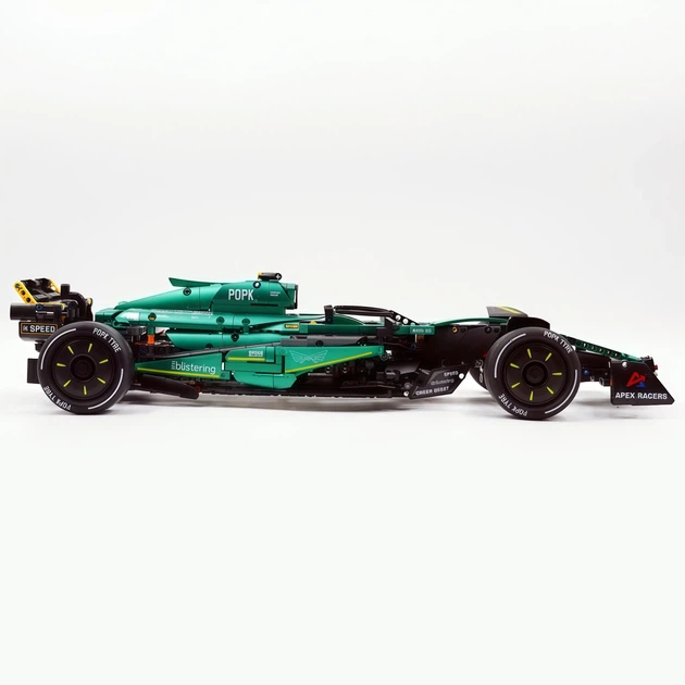 Конструктор Technic Aston Martin AMR25 F1 1:8 - 1912 елементів, болід Формули-1 2025, 65 см - Фото 4 Конструктор Technic Aston Martin AMR25 F1 1:8 - 1912 елементів, болід Формули-1 2025, 65 см - зображення 4