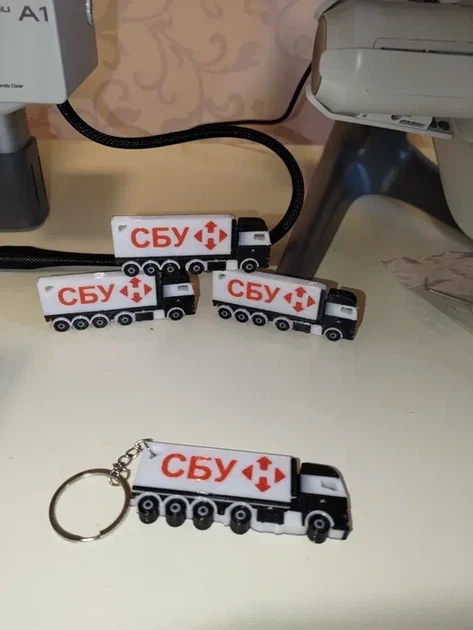 Брелок фура нова пошта СБУ іграшка - зображення 3