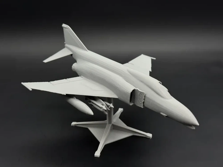 Масштабна модель літака-винищувача F-4 Phantom II на підставці. Aivory - изображение 2