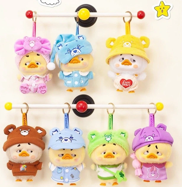 Kolekcjonerska pluszowa zabawka z kółkiem Pop Top 1983toys z serii Upset Duck x Care Bears Bądź tęczą (6941424599494) - obraz 2