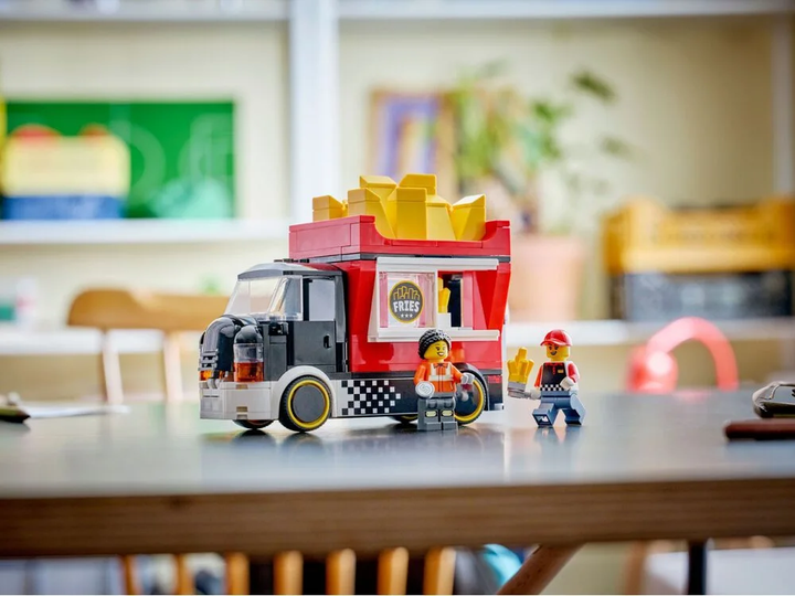 Конструктор LEGO City Вантажівка з картоплею фрі 216 деталей (60488) - зображення 9