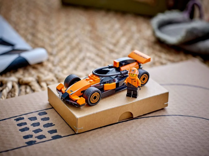 Конструктор LEGO City Пілот F1 з автомобілем для перегонів команди McLaren 86 деталей (60442) - зображення 8