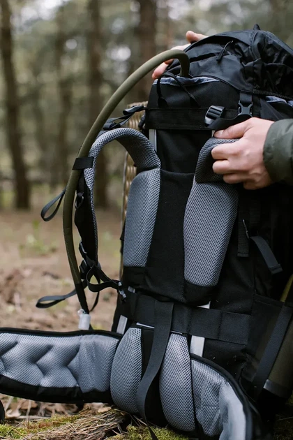 Туристичний рюкзак Tramp Expedition 60 л. для походів та гірського туризму з каркасом, вентиляцією та дощовиком (UTRP-056-black) - зображення 6