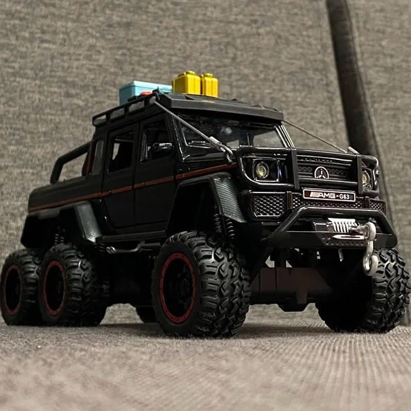 Моделька машини Mercedes-AMG G63 6x6, точна до найдрібніших деталей, має звукові та світлові ефекти - Фото 2 Моделька машини Mercedes-AMG G63 6x6, точна до найдрібніших деталей, має звукові та світлові ефекти - зображення 2