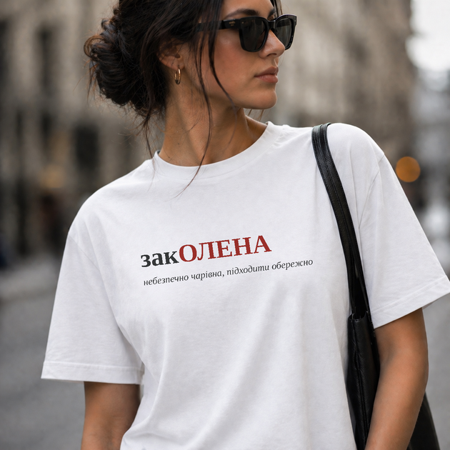 Футболка женская с принтом ТіШОТКА закОЛЕНА имя Елена XXL Белый Стандарт (1049135141) - Фото 1 Футболка женская с принтом ТіШОТКА закОЛЕНА имя Елена XXL Белый Стандарт (1049135141) - изображение 1