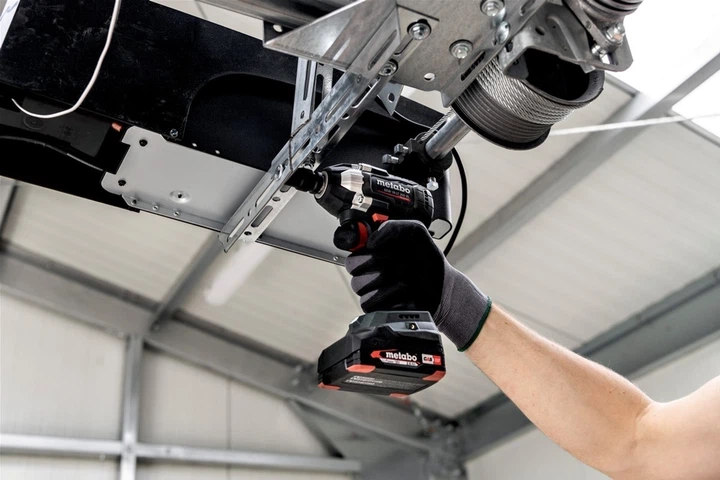 Акумуляторний безщітковий ударний гайковерт Metabo SSW 18 LT 300 BL 18 В + Картонна коробка (602398850) - Фото 2 Акумуляторний безщітковий ударний гайковерт Metabo SSW 18 LT 300 BL 18 В + Картонна коробка (602398850) - зображення 2