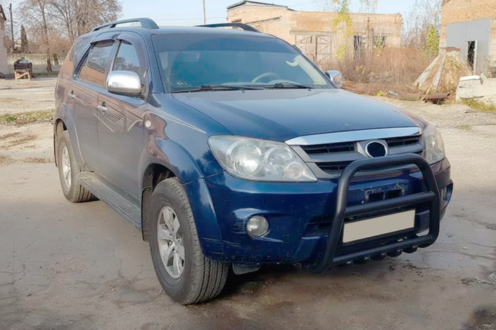 Кенгурятник F12-11 Black (нерж) для Toyota Fortuner 2006-2015 рр - Фото 2 Кенгурятник F12-11 Black (нерж) для Toyota Fortuner 2006-2015 рр - зображення 2