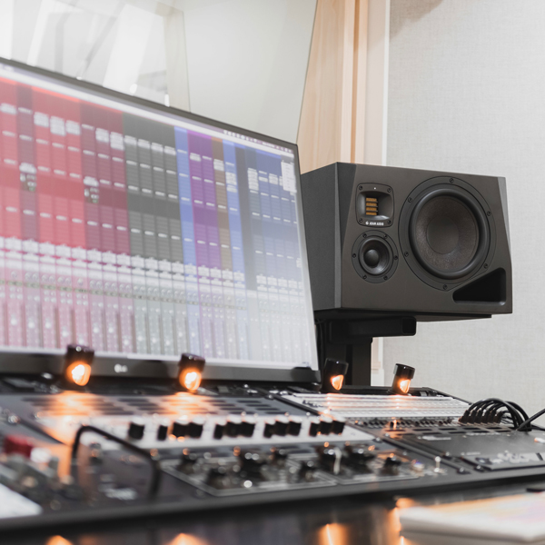 Monitor studyjny ADAM Audio A8H Right (4260113134818) - obraz 6