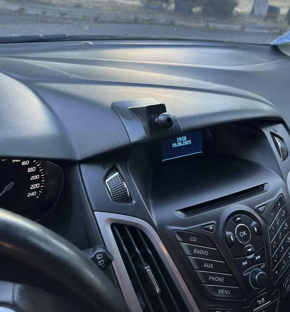 Держатель телефона для Ford Focus MK3 2011-2018 (Комлект: основа для панели Ford Focus + держатель HOCO MagSafe з зарядкой). - Фото 3 Держатель телефона для Ford Focus MK3 2011-2018 (Комлект: основа для панели Ford Focus + держатель HOCO MagSafe з зарядкой). - изображение 3