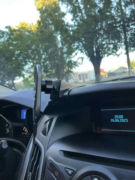 Держатель телефона для Ford Focus MK3 2011-2018 (Комлект: основа для панели Ford Focus + держатель HOCO MagSafe з зарядкой). - Фото 6 Держатель телефона для Ford Focus MK3 2011-2018 (Комлект: основа для панели Ford Focus + держатель HOCO MagSafe з зарядкой). - изображение 6