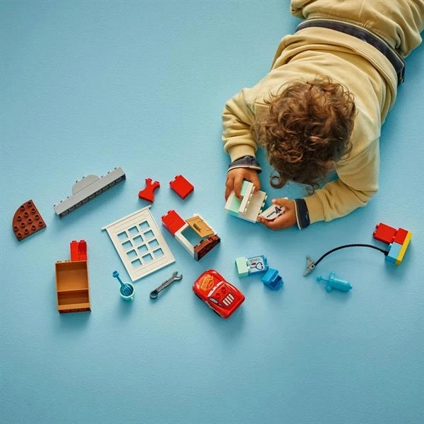 Конструктор LEGO Duplo Disney Візит МакКвіна в гараж Дока (10456) - изображение 4