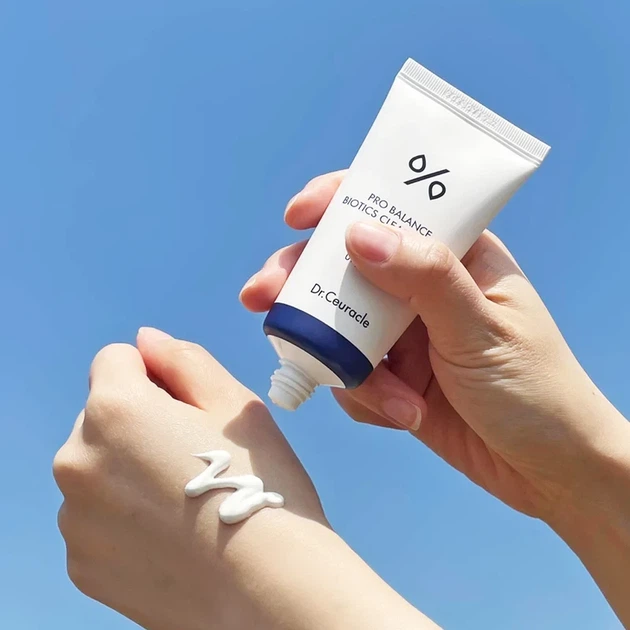 Сонцезахисний крем з пробіотиками Dr.Ceuracle Pro Balance Biotics Clear up Sun SPF 50+ PA++++ 50мл - Фото 1 Сонцезахисний крем з пробіотиками Dr.Ceuracle Pro Balance Biotics Clear up Sun SPF 50+ PA++++ 50мл - зображення 1