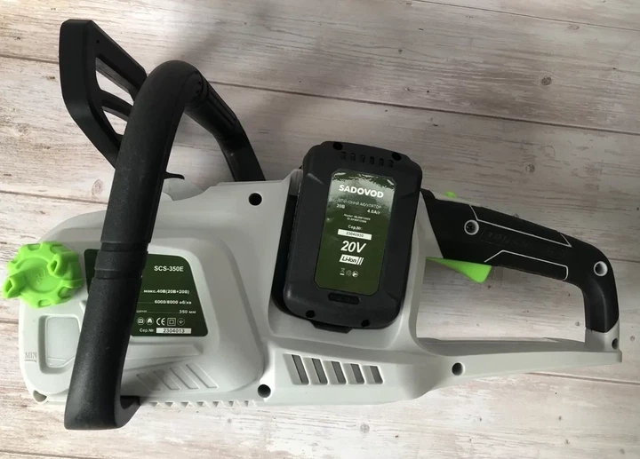 Аккумуляторная безщеточная цепная пила SADOVOD SCS-350Е 20V-4A - изображение 4