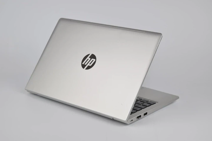 Бізнес ноутбук HP ProBook 440 G8 / Intel Core i5-1135G7 / SSD 256GB / 8GB RAM / 14" FHD / Intel Iris Xe Graphics - Уцінка - Фото 4 Бізнес ноутбук HP ProBook 440 G8 / Intel Core i5-1135G7 / SSD 256GB / 8GB RAM / 14" FHD / Intel Iris Xe Graphics - Уцінка - зображення 4
