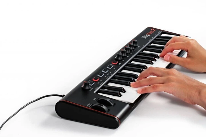 MIDI-клавіатура IK Multimedia iRig Keys 2 (8025813792036) - зображення 4