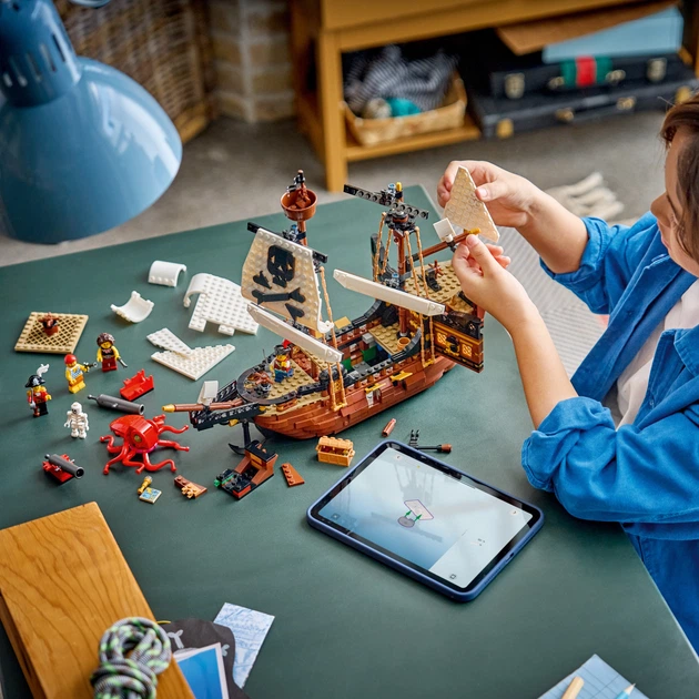 Конструктор LEGO Creator Культовий піратський корабель 1074 деталі (31387) - зображення 7