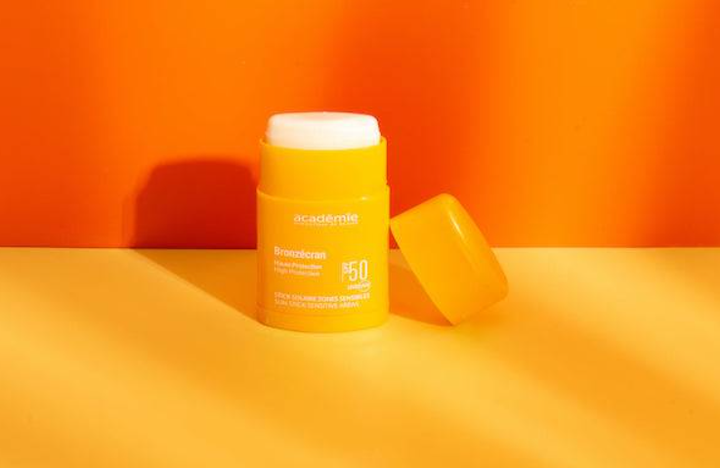 Солнцезащитный стик для чувствительных зон SPF 50 Academie Bronzecran Sun Stick Sensitive Areas SPF 50 10мл - изображение 3